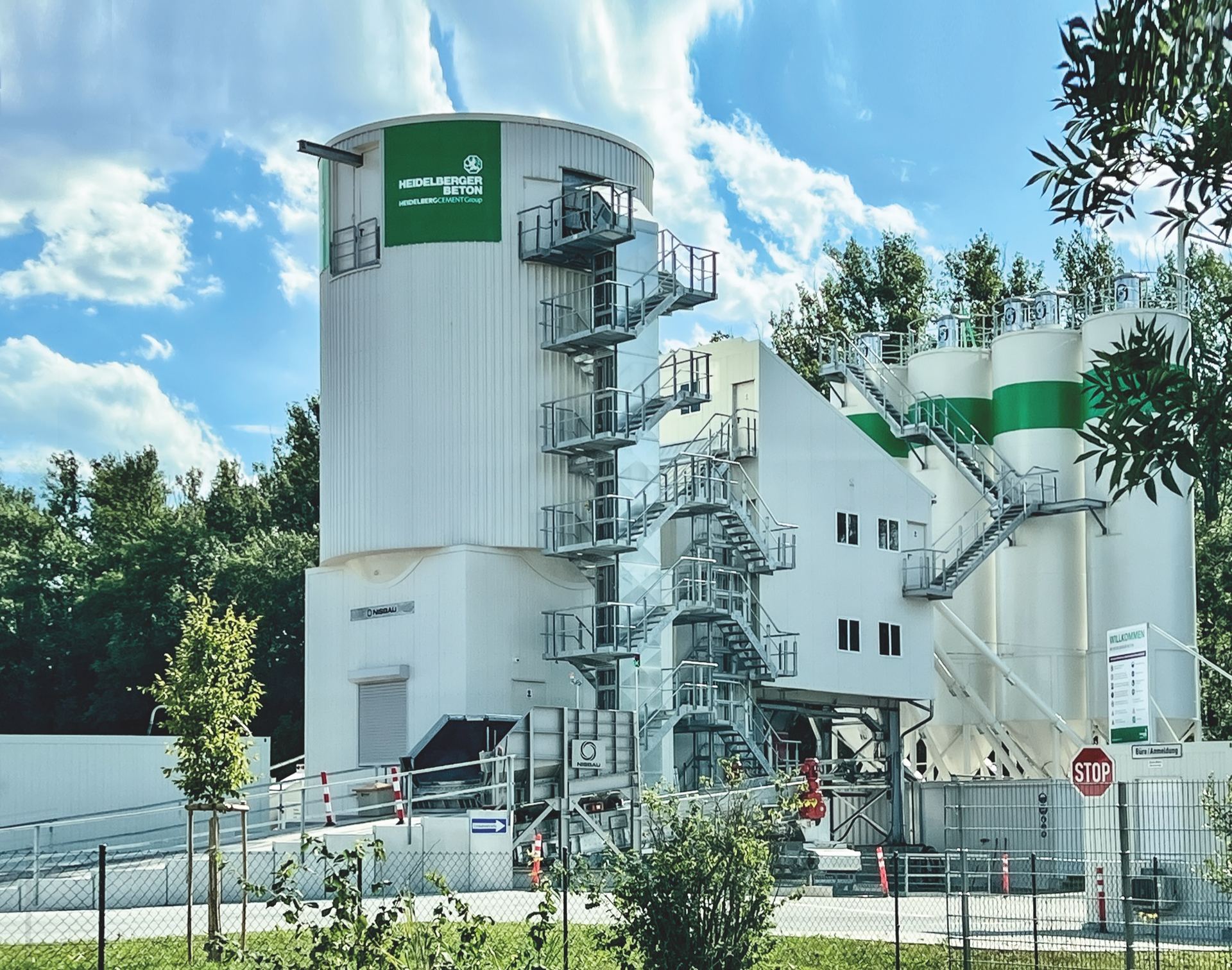 A NISBAU Compact concrete mixing plant with its cement silos at Dettingen, Germany