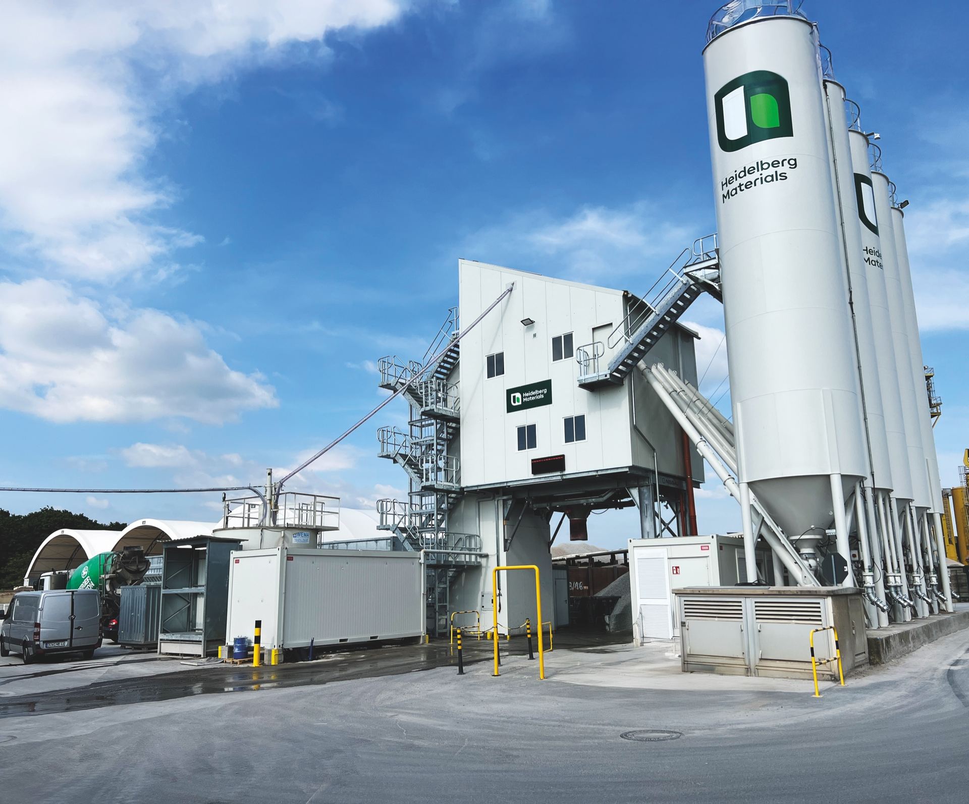 A NISBAU Compact concrete mixing plant with its cement silos in Wiesbaden, Germany