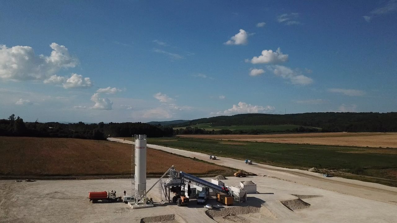 NISBAU silos being erected on site, seen from above