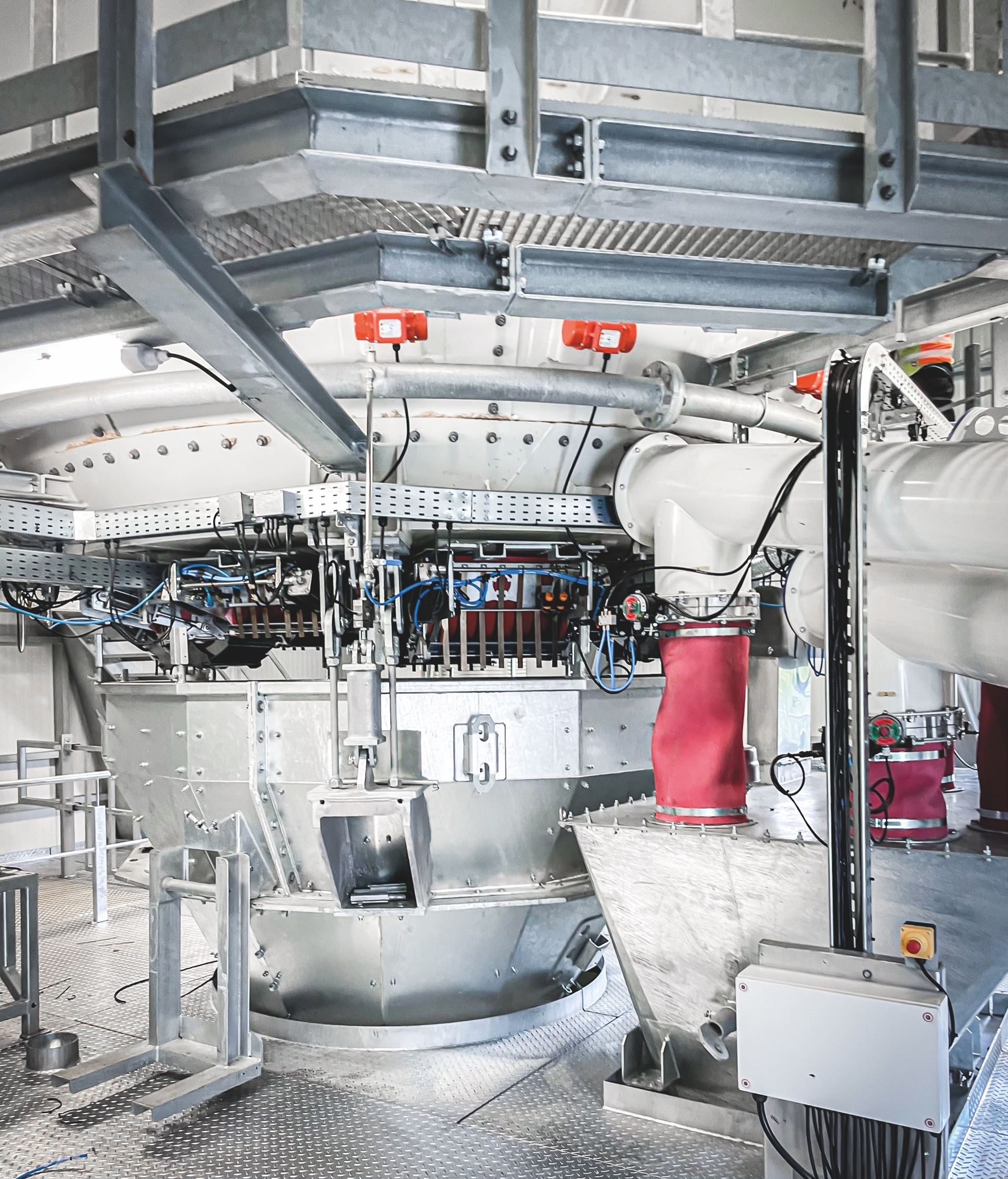 Inside a NISBAU PRO Tower: the twin-shaft mixer and aggregate weighing platform