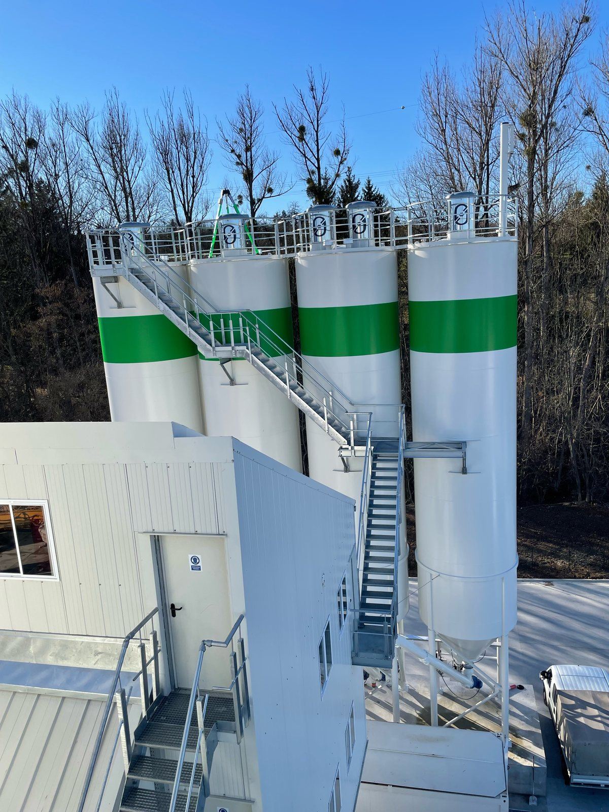 A NISBAU Compact plant with cement silos at Dettingen, Germany