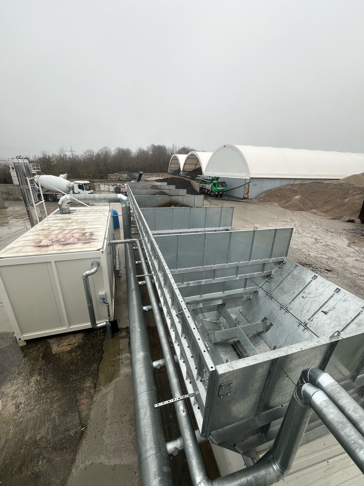 A NISBAU Compact plant aggregate feed line
