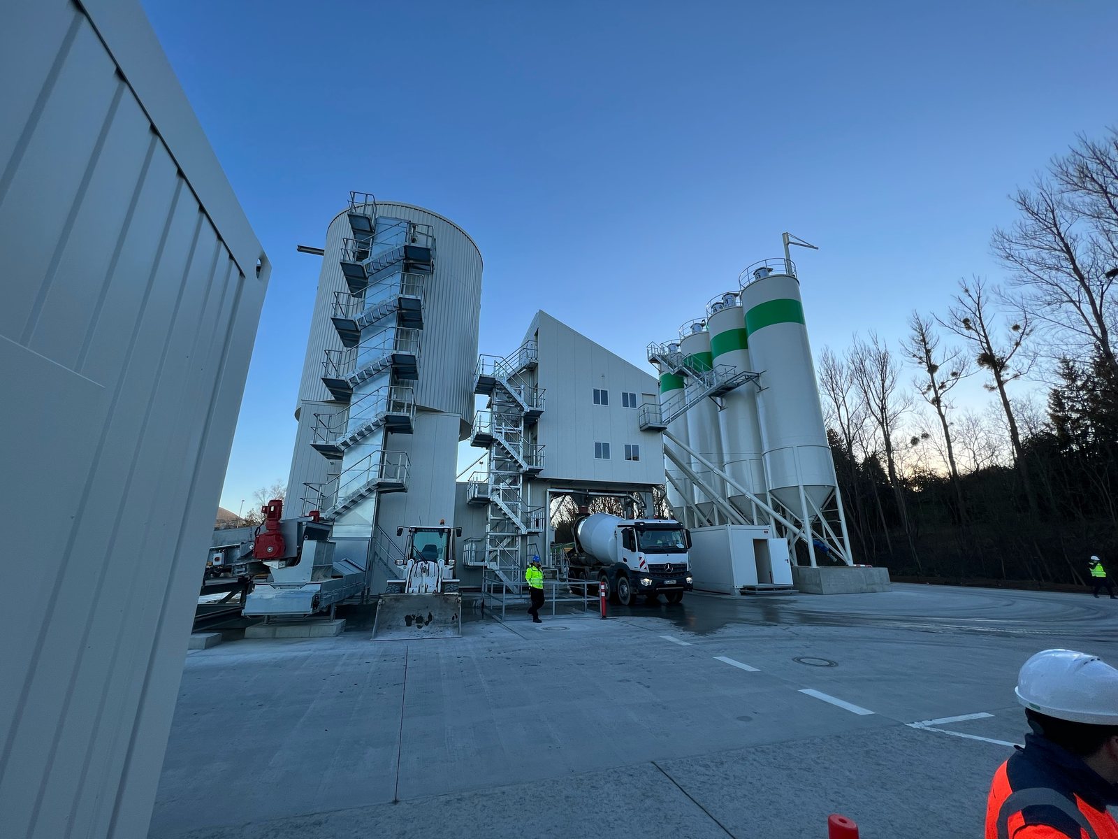 A NISBAU Compact plant at dusk in Dettingen