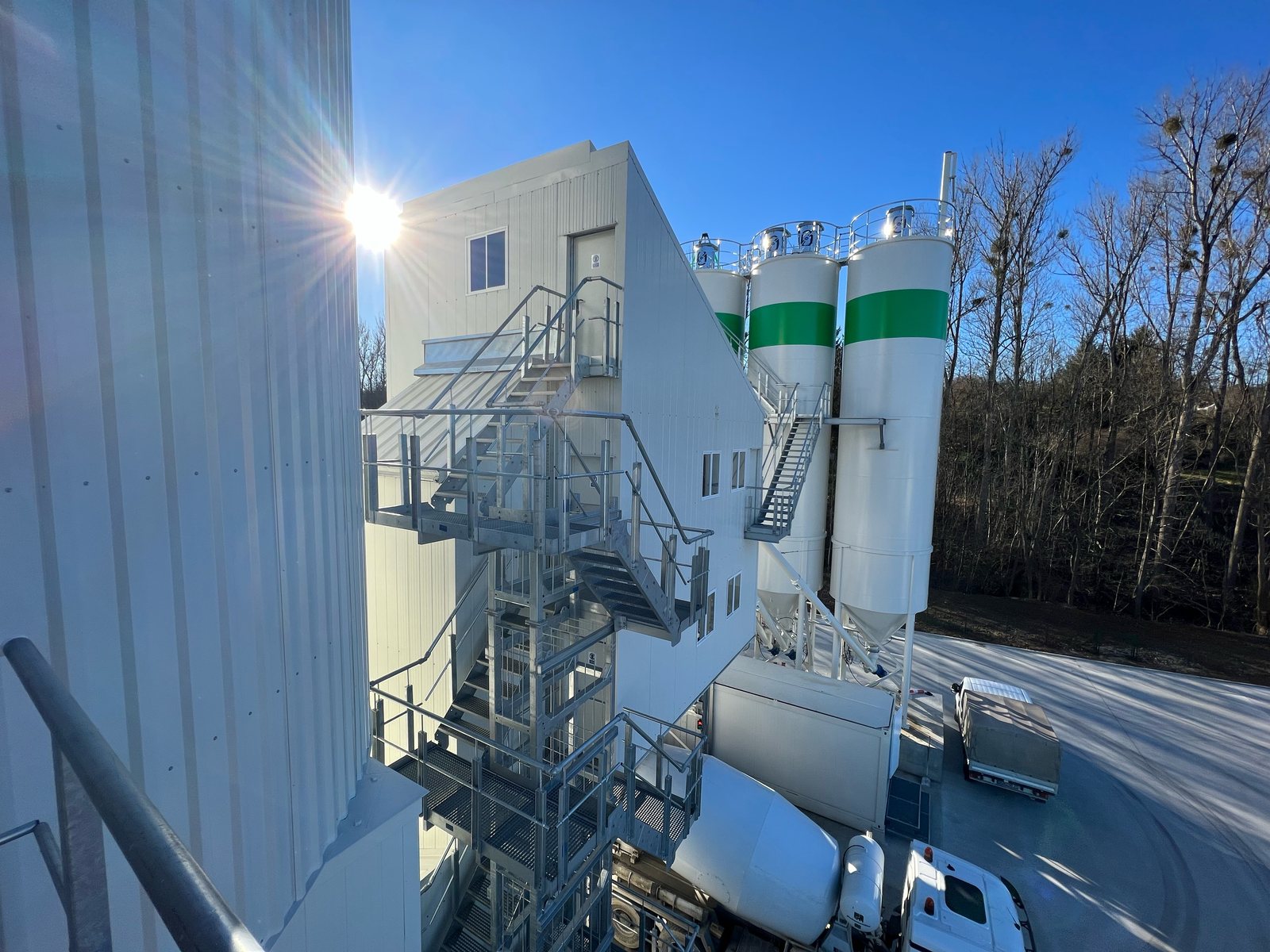A NISBAU Compact plant with sun flare in Dettingen