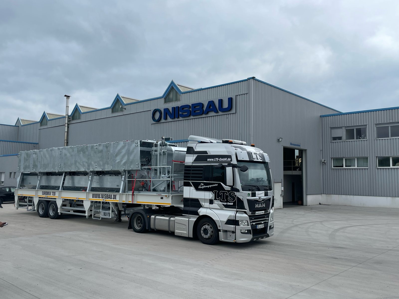 A NISBAU EUROMIX 120 unit in road transport